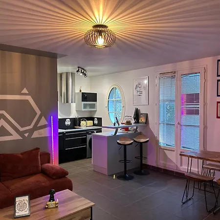 Apartment Once Upon A Time - 7min From Disneyland - Free Private Parking - Self Checkin - Balcony - Barbecue *