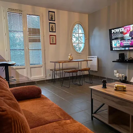 Once Upon A Time - 7min From Disneyland - Free Private Parking - Self Checkin - Balcony - Barbecue Apartment